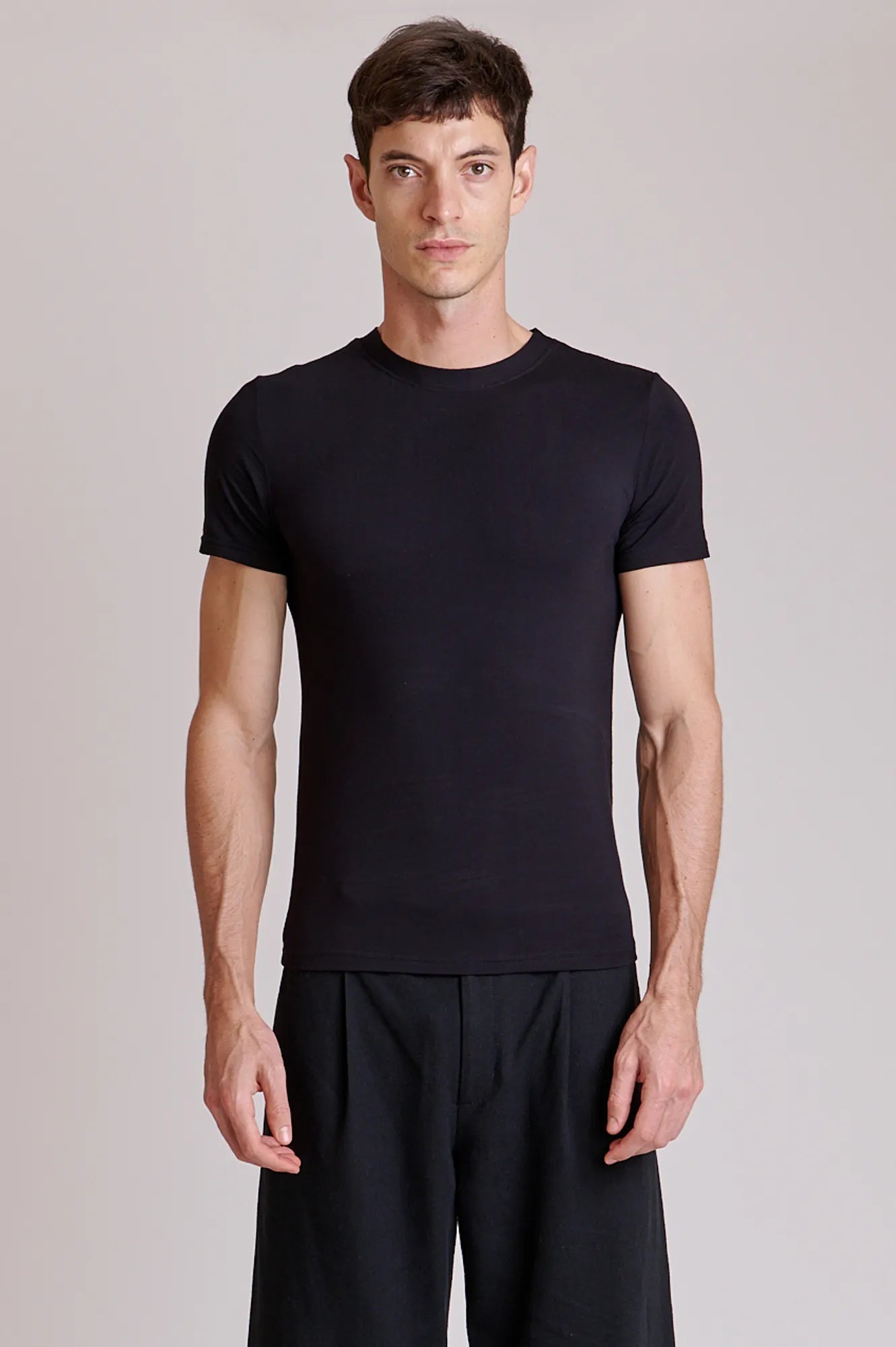 playera de bambu cuello redondo hombre color negro, ropa ecologica UPF 50+, Atem