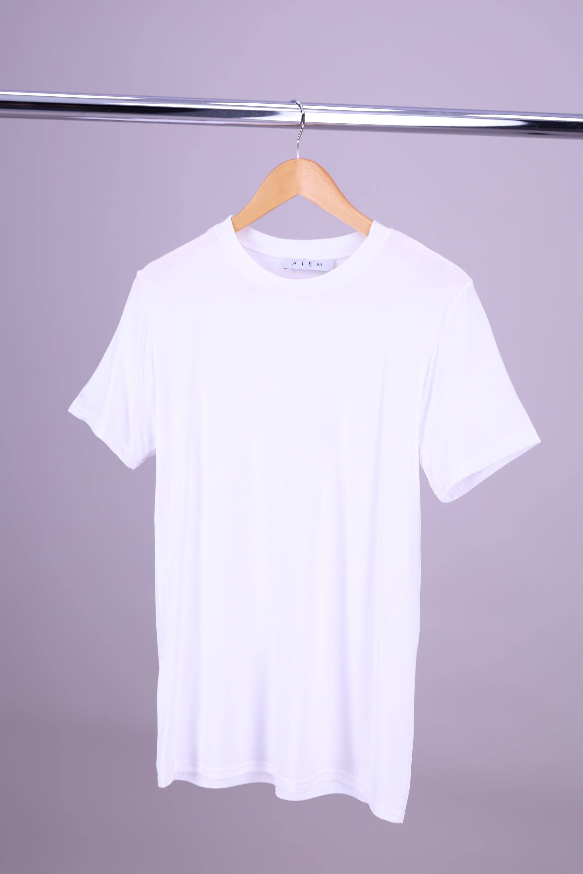 playera de bambu cuello redondo hombre blanca, ropa ecologica UPF 50+, Atem. Playera completa.